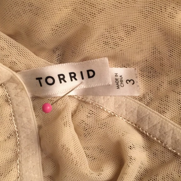 Wire Free Bralette Bandeau Crop Ivory lace light support racer back Torrid sz 3 - Picture 6 of 8